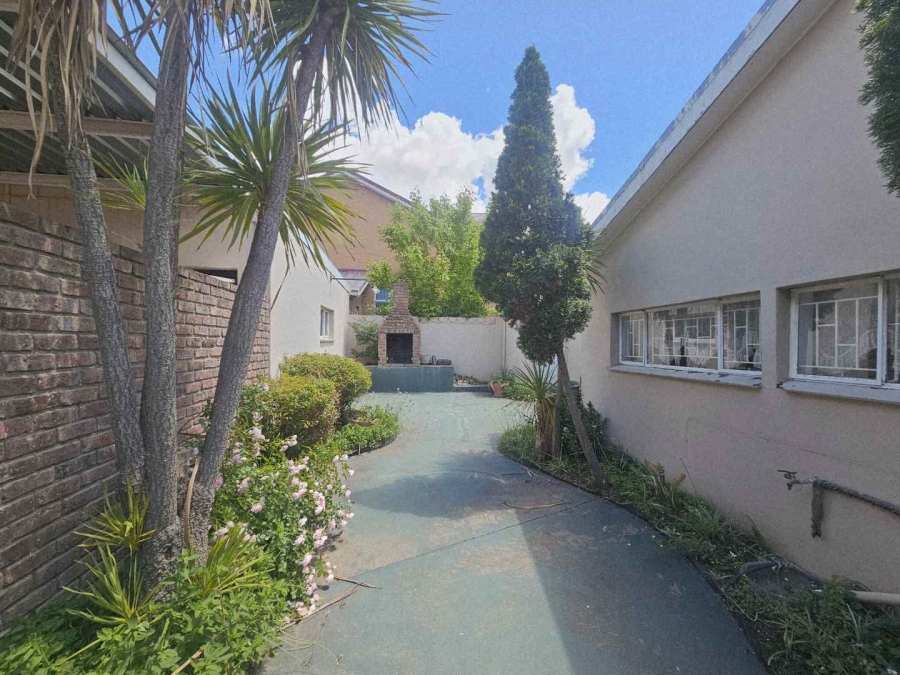 4 Bedroom Property for Sale in Ladybrand Free State